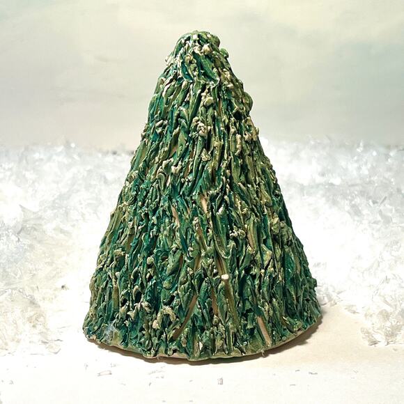 3 Ceramic Christmas Trees in Greens & White - Picture 5 of 7